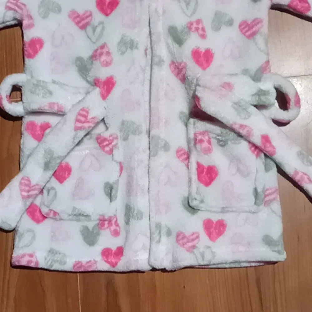 EUC soft baby robe w/2 front pockets & tie